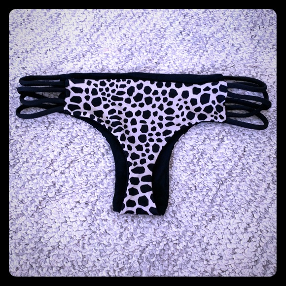 Kalokini Reversible Bikini Bottom - Picture 2 of 4